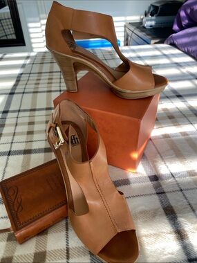 Sofft Tan Leather Cutout Peep-Toe Heels